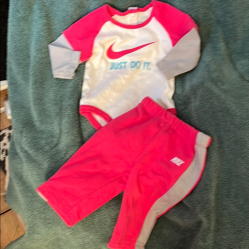 Nike Kids Matching Set - Pink, White and Gray